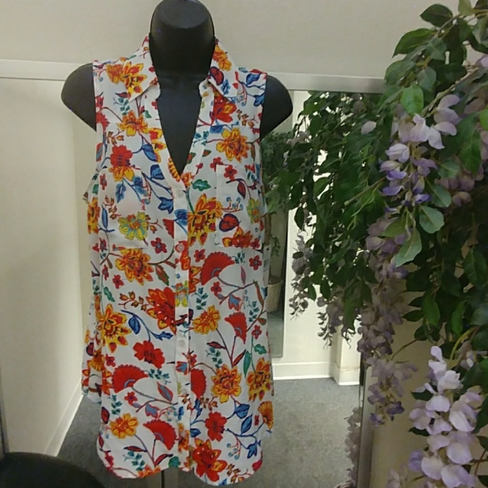 A. Byer Sleeveless Floral Button Down Top